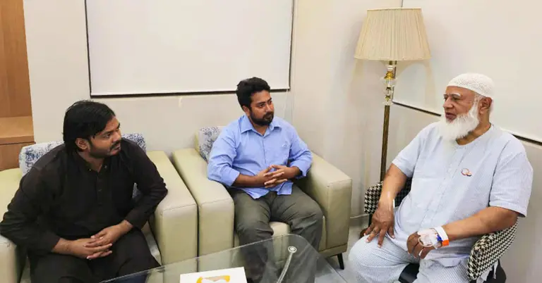 জামায়াত আমিরকে দেখতে হাসপাতালে এনসিপির নাহিদ ইসলাম